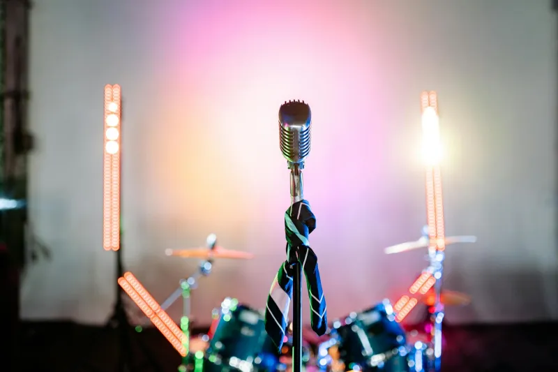 When Words Became Weapons: The Stammering Kid Who Conquered Country Music